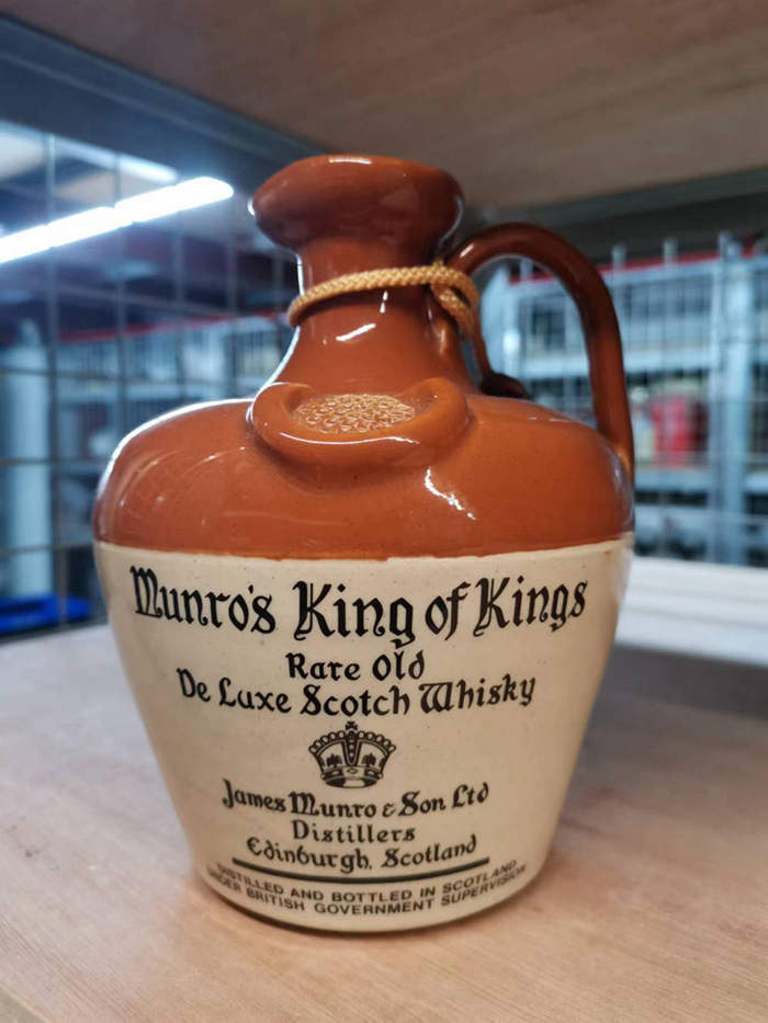 〓绝版老酒〓 80年代 Munros King of Kings 罕见的苏格兰王威士忌 老苏威 陶罐造型，值得拥有