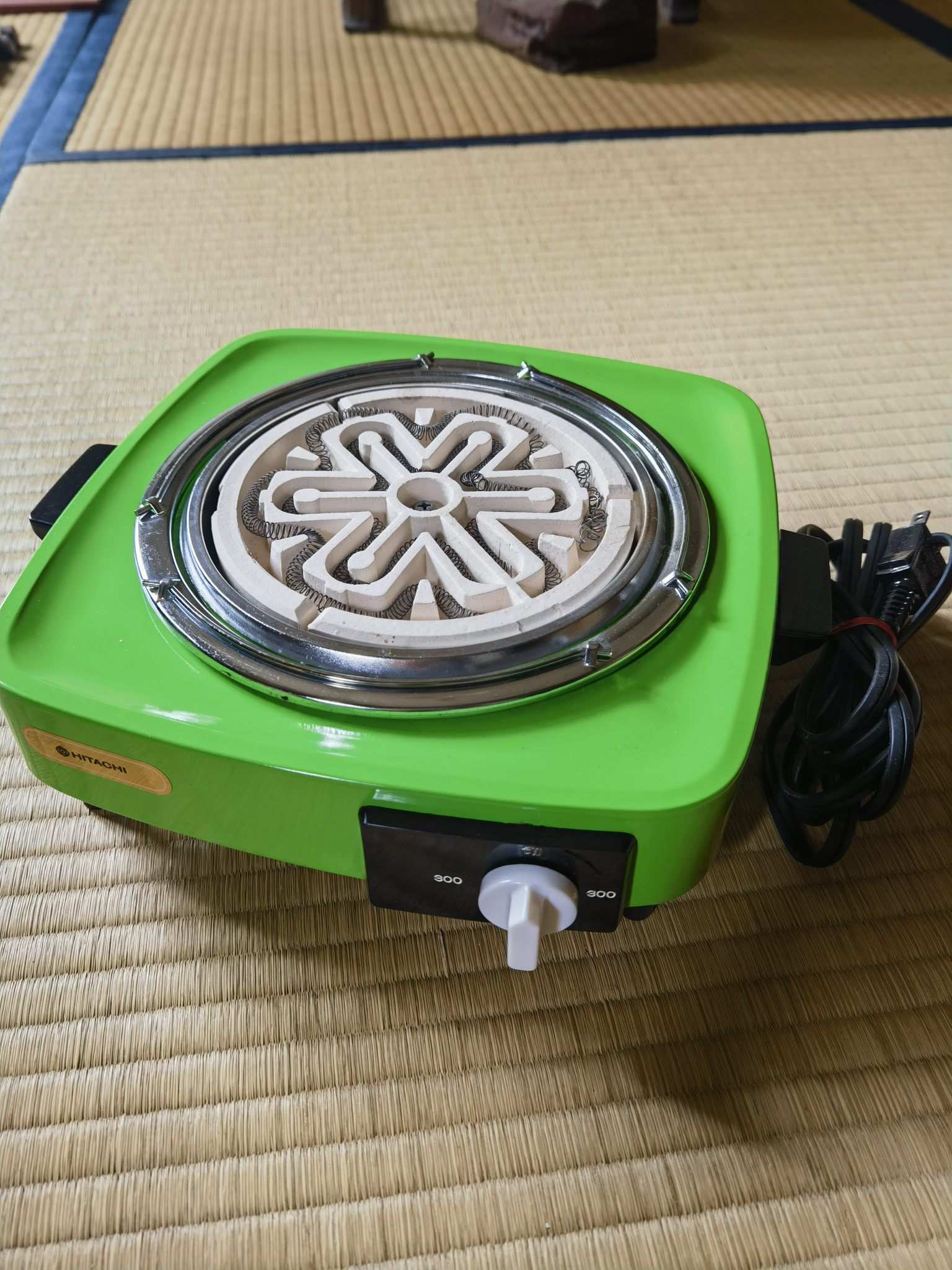 日立绿色四方电炉