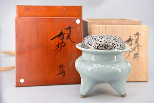 【三代苏山(1890～1977)】 青瓷袴腰香炉 純銀１１０g 保証品 双箱