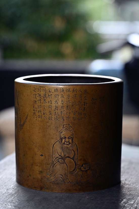 日本嘉永三庚戌年（1850年，狗年）寄合彫 真鍮火钵 东壁楼藏。
共箱 在銘 丹白散人造 中国古事