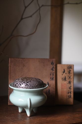 金谷五良三郎 南镣四君子肉刻火舍（重181g） 竹泉青瓷香炉 高约12.5cm 双重箱实属难得