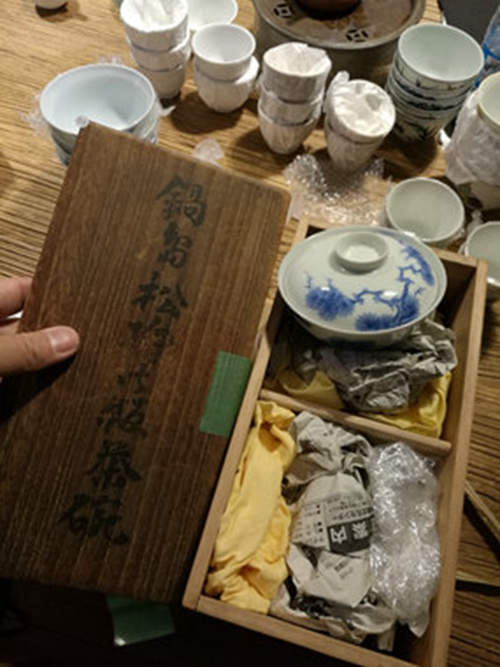 归到51/
日本 大正时期 手绘 松树图 老盖碗 百年老盖碗，不管是新茶还是老茶，都很适合。
