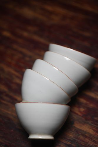 【白磁煎茶碗五客】 煎茶道具茶器茶具  口径約７，３cm　高さ約４，５cm 一客の口縁にホツがあります。他四客は傷無しです。