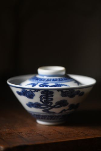 日本 手绘 青花 福禄寿三友图 老盖碗  壵仙款
*垚（yáo），古代同“尧”。意为山高的样子。