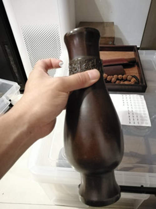 日本回流 饕鬄纹铜花器 有两处小凹 藏六居造