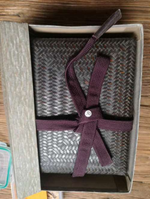 日本旧物 精品 茶道茶具  藤编煎茶道具提笼提篮 原箱 野点笼 御所笼 竹器局 茶笼 茶具 收纳盒 便携 茶道零配 非常传统的竹编器物，细节突出。值得把玩收藏！一箱即可容纳多件器物，出门野点非常实用！