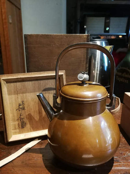 日本 名家 五郎三郎制 铜壶 
名家出品，与众不同。