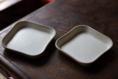 日本 昭和 清水焼 四方皿/壶承/香盘
尺寸約12×12×2cm 重185g
一物多用，两片起包邮。