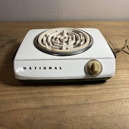 〓昭和レトロ National ナショナル 600W 電熱器 コンロ C型 中古 現状品渡し 電気コンロ
（边上磕了点皮）
