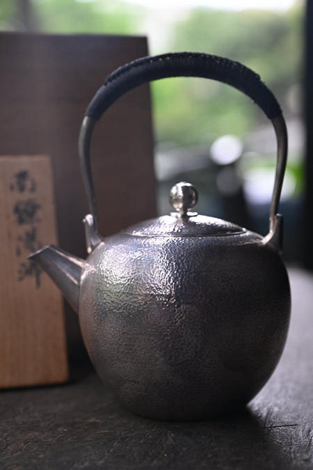 日本 秋英造 槌目纹 炮口 小银壶